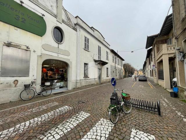Locale Commerciale in vendita a Corbetta, Milano