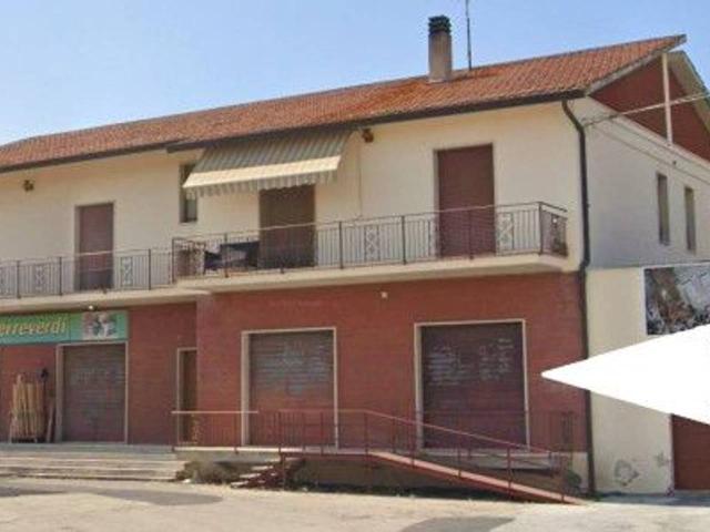 Locale Commerciale in vendita a Marche, Ancona