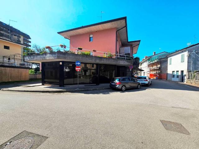 Locale Commerciale in vendita a Cormons, Friuli-Venezia Giulia