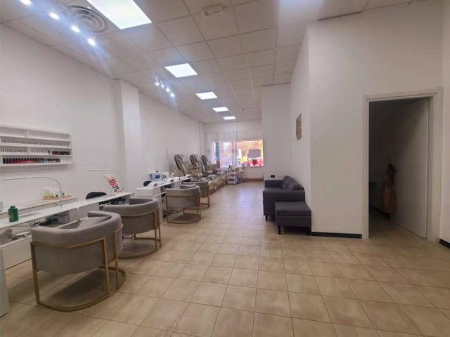 Locale Commerciale in vendita a Pianura Reggiana, Re