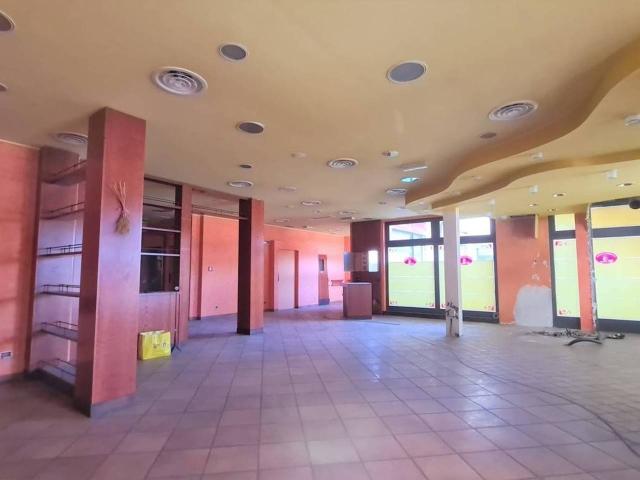 Locale Commerciale in vendita a Guzzafame, Correzzana