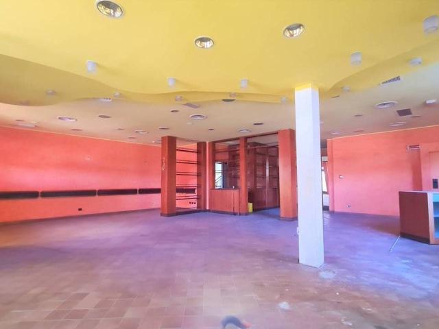 Locale Commerciale in vendita a Guzzafame, Correzzana