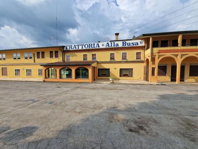 Locale Commerciale in vendita a Cona, Veneto