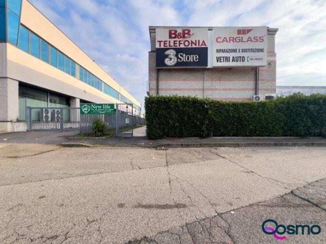 Locale Commerciale in vendita a Quartiere Lavagna, Corsico