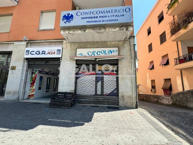 Locale Commerciale in vendita a Calabria, Cosenza
