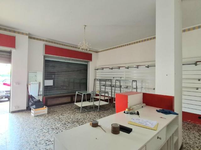 Locale Commerciale in vendita a Polle, Piemonte