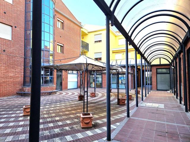 Locale Commerciale in vendita a Costabissara, Veneto