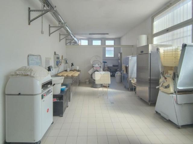 Locale Commerciale in vendita a Crema Nuova, Crema