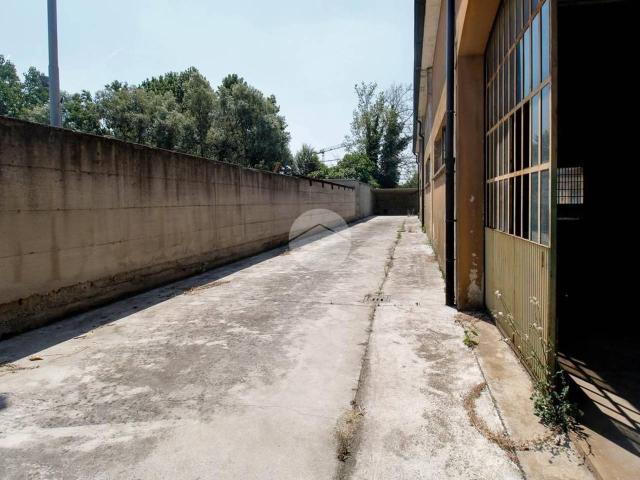Locale Commerciale in vendita a Crema, Lombardia
