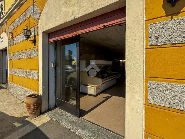 Locale Commerciale in vendita a San Felice, Cremona