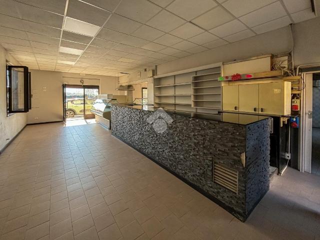 Locale Commerciale in vendita a San Felice, Cremona