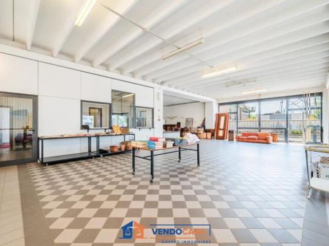Locale Commerciale in vendita a San Rocco Castagnaretta, Cuneo