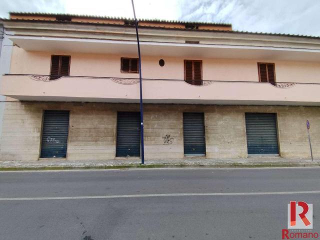 Locale Commerciale in vendita a Curti, Campania