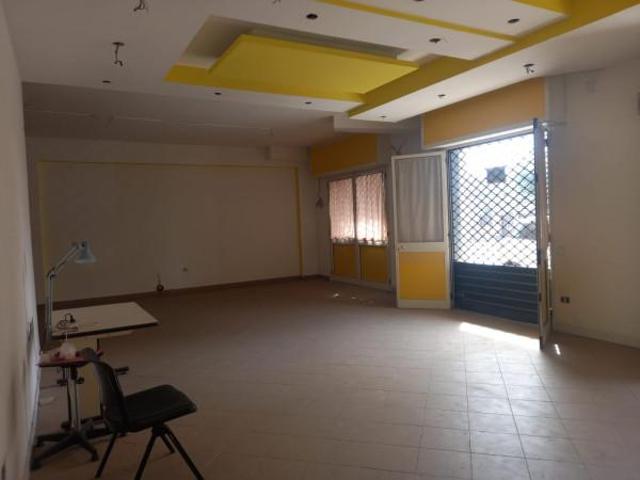 Locale Commerciale in vendita a Curti, Campania