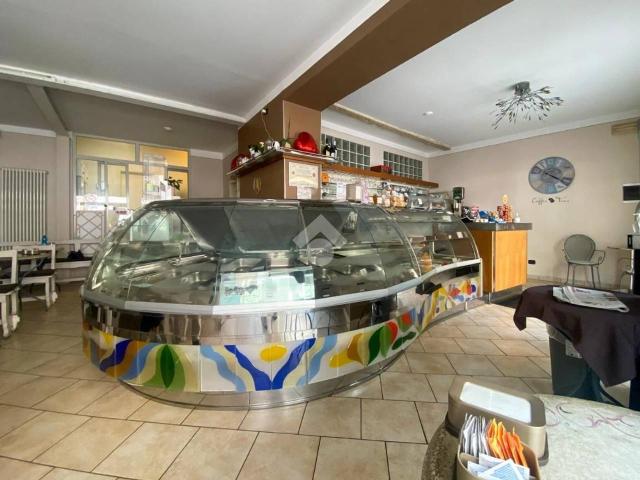 Locale Commerciale in vendita a Rivoltella del Garda, Desenzano Del Garda