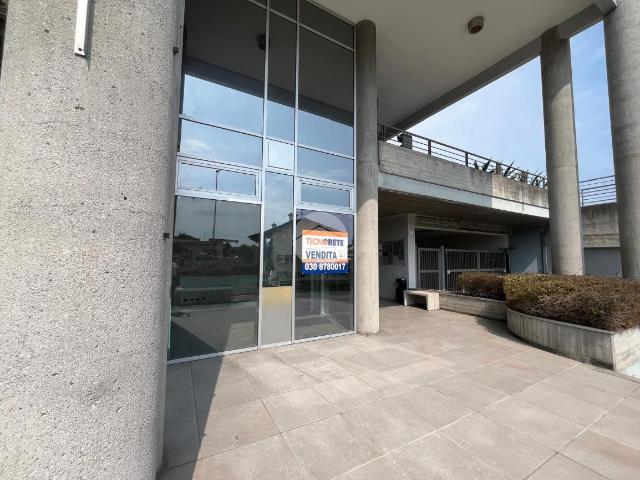 Locale Commerciale in vendita a Vicina, Desenzano Del Garda