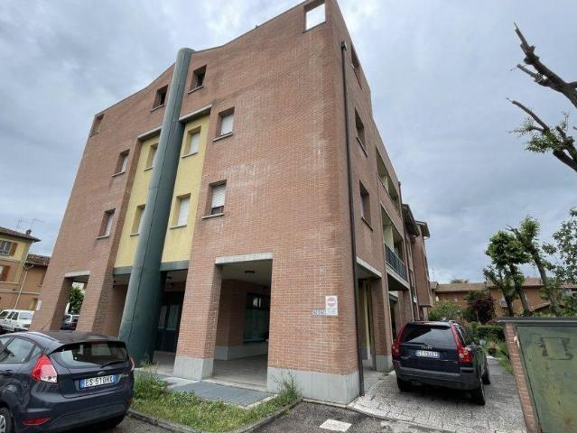 Locale Commerciale in vendita a Toscanella di Dozza, Dozza
