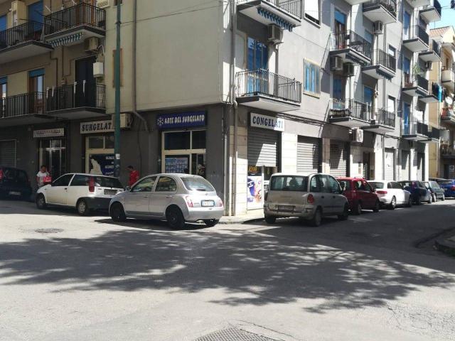 Locale Commerciale in vendita a Eboli, Campania