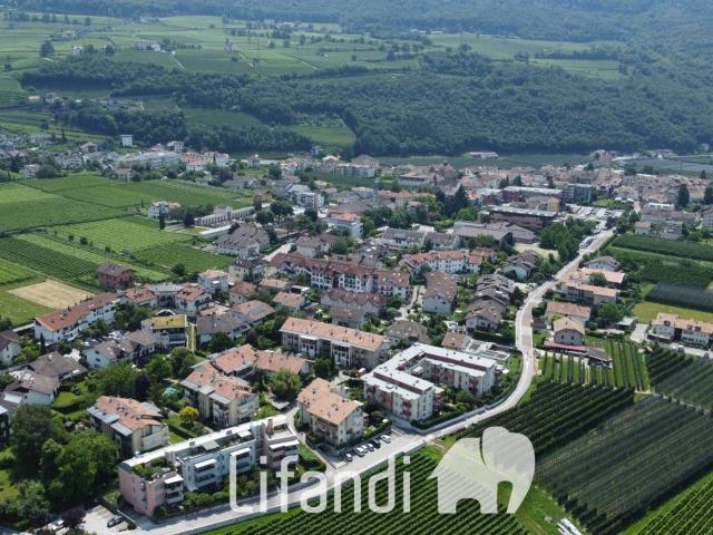 Locale Commerciale in vendita a Überetsch-Unterland - Oltradige-Bassa Atesina, Egna - Neumarkt