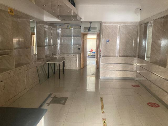 Locale Commerciale in vendita a Serravalle, Empoli