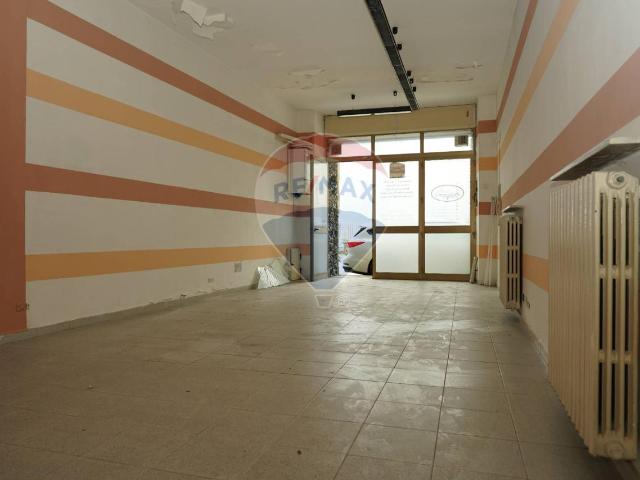 Locale Commerciale in vendita a Enna, Sicilia
