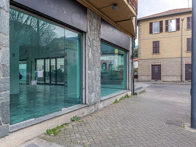 Locale Commerciale in vendita a Carpesino, Erba
