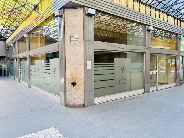 Locale Commerciale in vendita a San Rocco, Como