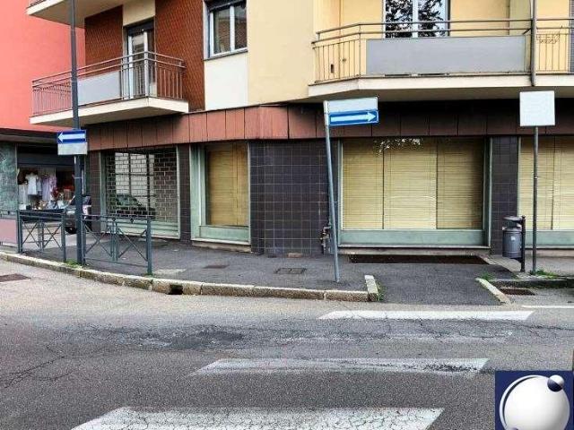 Locale Commerciale in vendita a Carpesino, Erba