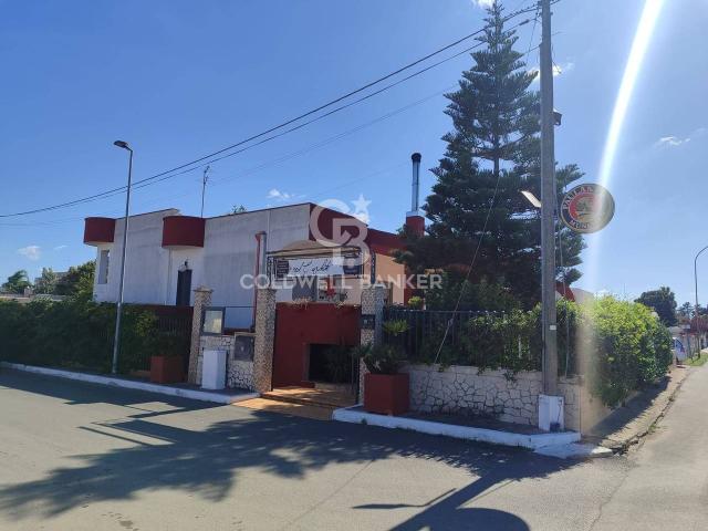 Locale Commerciale in vendita a Erchie, Brindisi