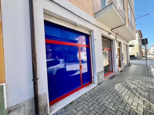 Locale Commerciale in vendita a Marche, Ancona