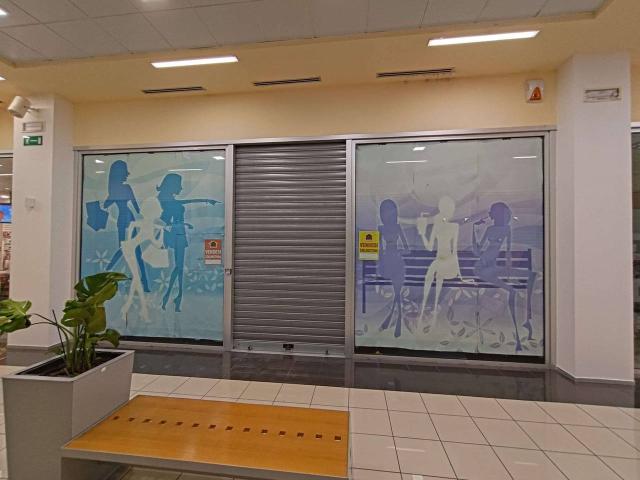 Locale Commerciale in vendita a Marche, Ancona