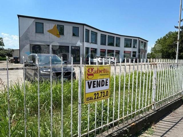 Locale Commerciale in vendita a Unione della Romagna Faentina, Faenza