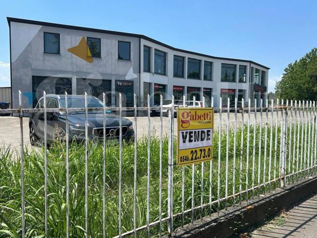 Locale Commerciale in vendita a Unione della Romagna Faentina, Faenza