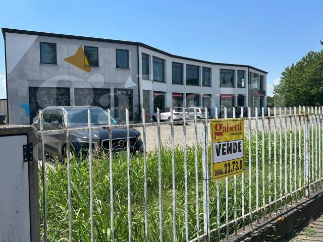 Locale Commerciale in vendita a Unione della Romagna Faentina, Faenza