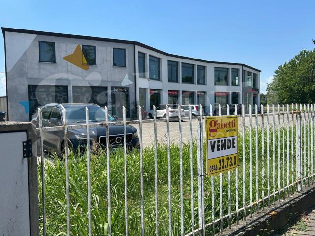 Locale Commerciale in vendita a Unione della Romagna Faentina, Faenza