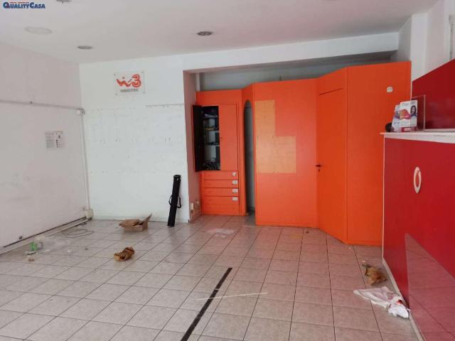Locale Commerciale in vendita a Marche, Ancona