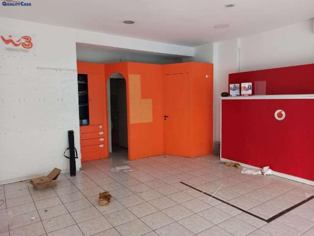 Locale Commerciale in vendita a Marche, Ancona