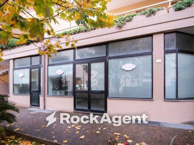 Locale Commerciale in vendita a Fano 2, Marche