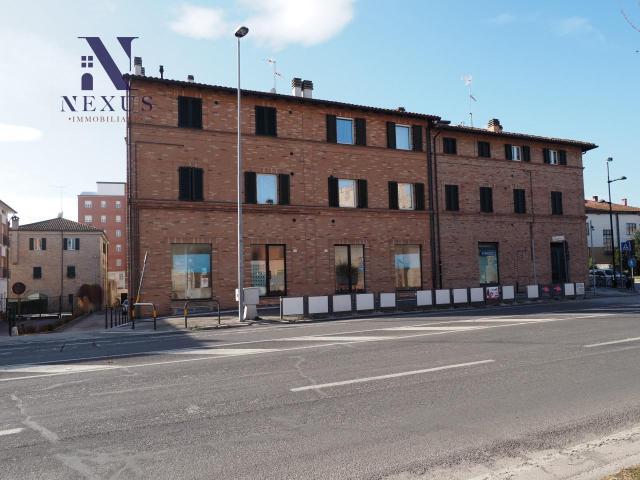 Locale Commerciale in vendita a Centro storico, Marche