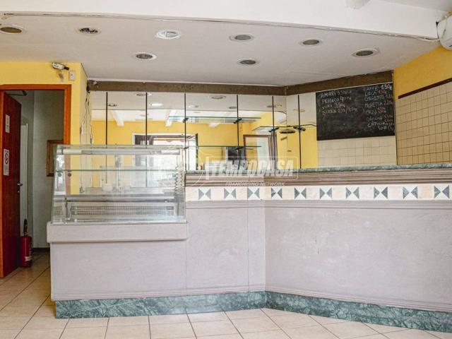 Locale Commerciale in vendita a Trave, Marche