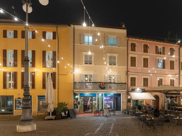 Locale Commerciale in vendita a Centro storico, Marche
