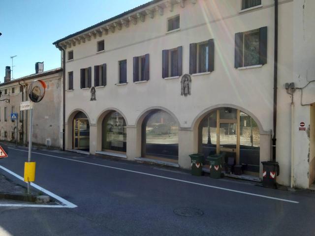 Locale Commerciale in vendita a Farra Di Soligo, Veneto