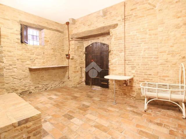 Locale Commerciale in vendita a Marche, Fermo