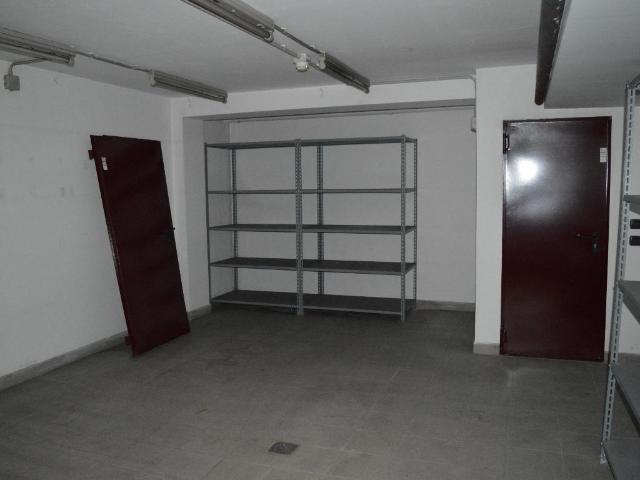 Locale Commerciale in vendita a Fino Mornasco, Lombardia