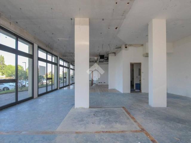 Locale Commerciale in vendita a Unione dei comuni del Distretto Ceramico, Fiorano Modenese