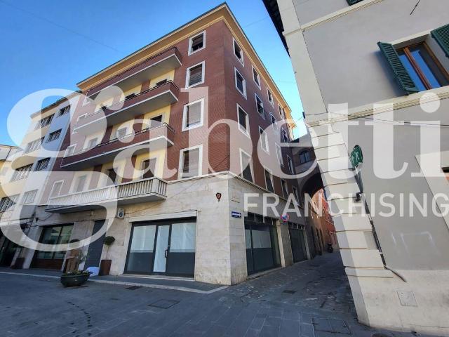 Locale Commerciale in vendita a Foligno, Umbria