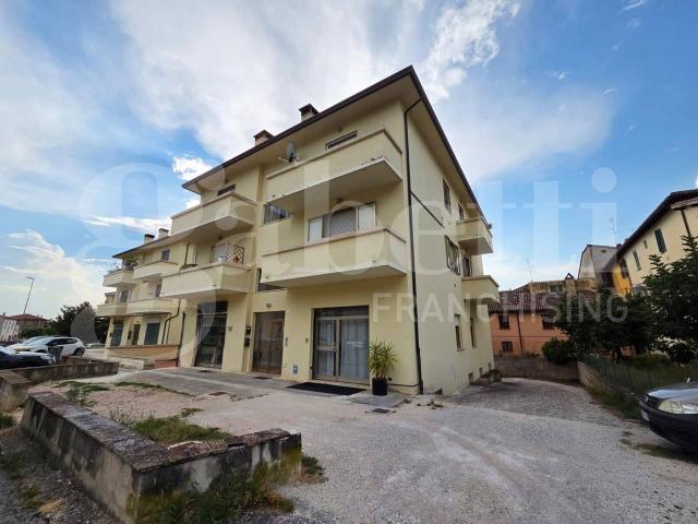 Locale Commerciale in vendita a Foligno, Umbria