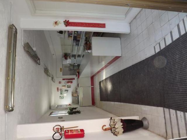Locale Commerciale in vendita a Foligno, Umbria