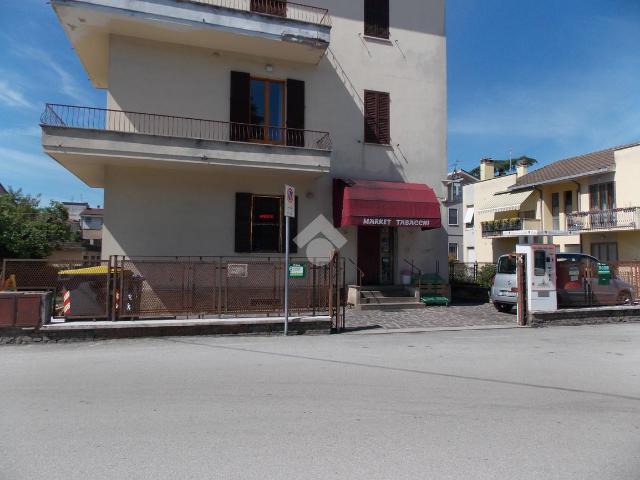 Locale Commerciale in vendita a Foligno, Umbria