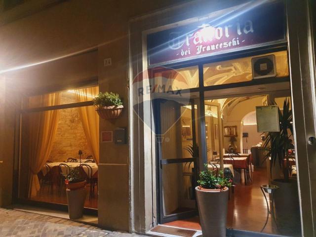 Locale Commerciale in vendita a Foligno, Umbria